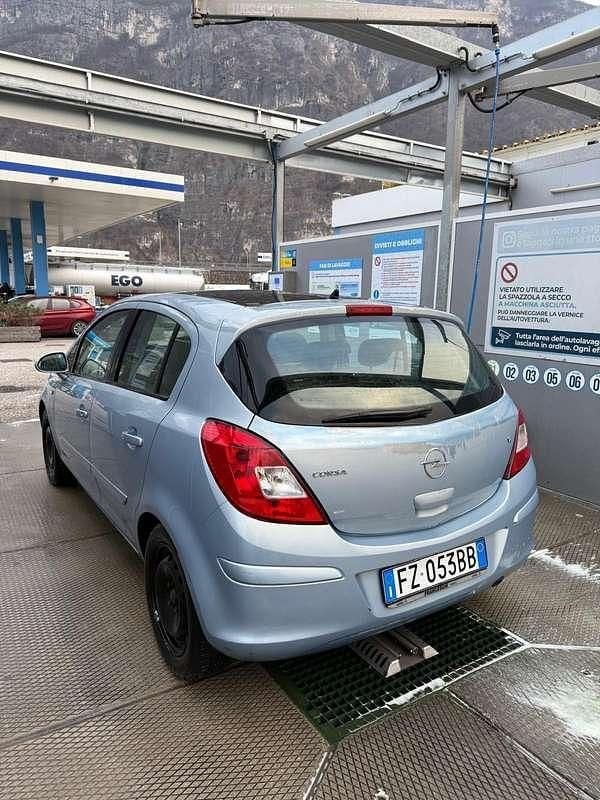 Usata Opel Corsa 69 CV (50 kW) 2007 Berlina