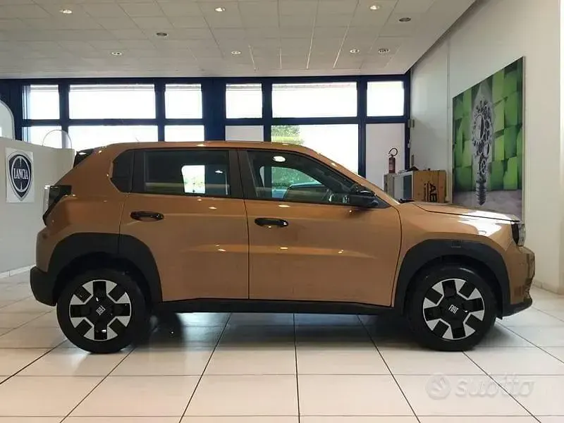 Nuova Fiat Grande Panda Icon 100 CV (73 kW) 2026 Marrone Utilitaria