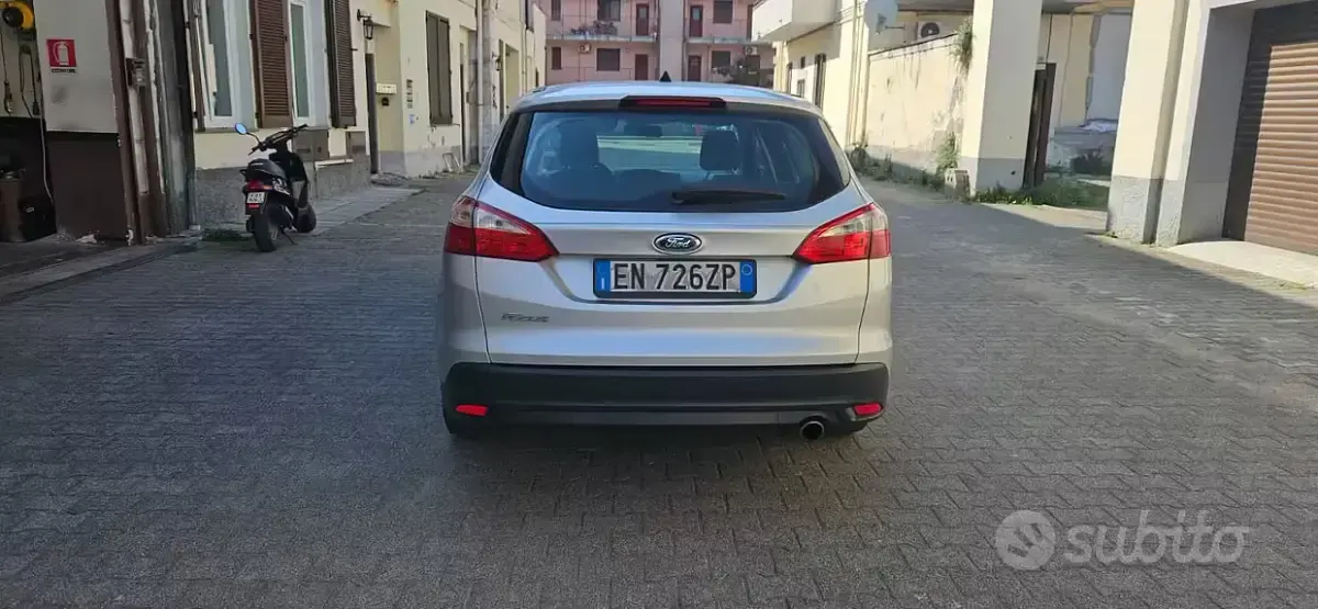 Usata Ford Focus 116 CV (85 kW) 2012 Grigio Station wagon