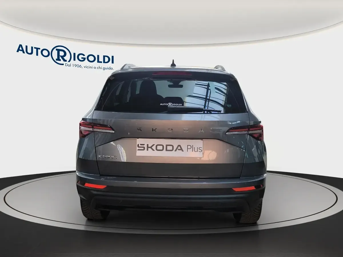 Usata Skoda Karoq SportLine 150 CV (110 kW) 2023 Grigio graphite metallizzato SUV