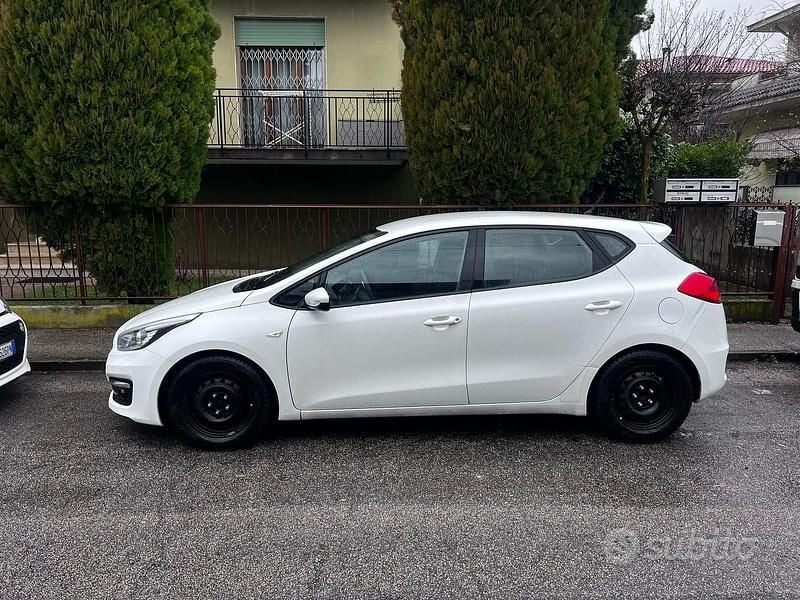 Usata Kia Ceed Active 110 CV (80 kW) 2016 Bianco Utilitaria