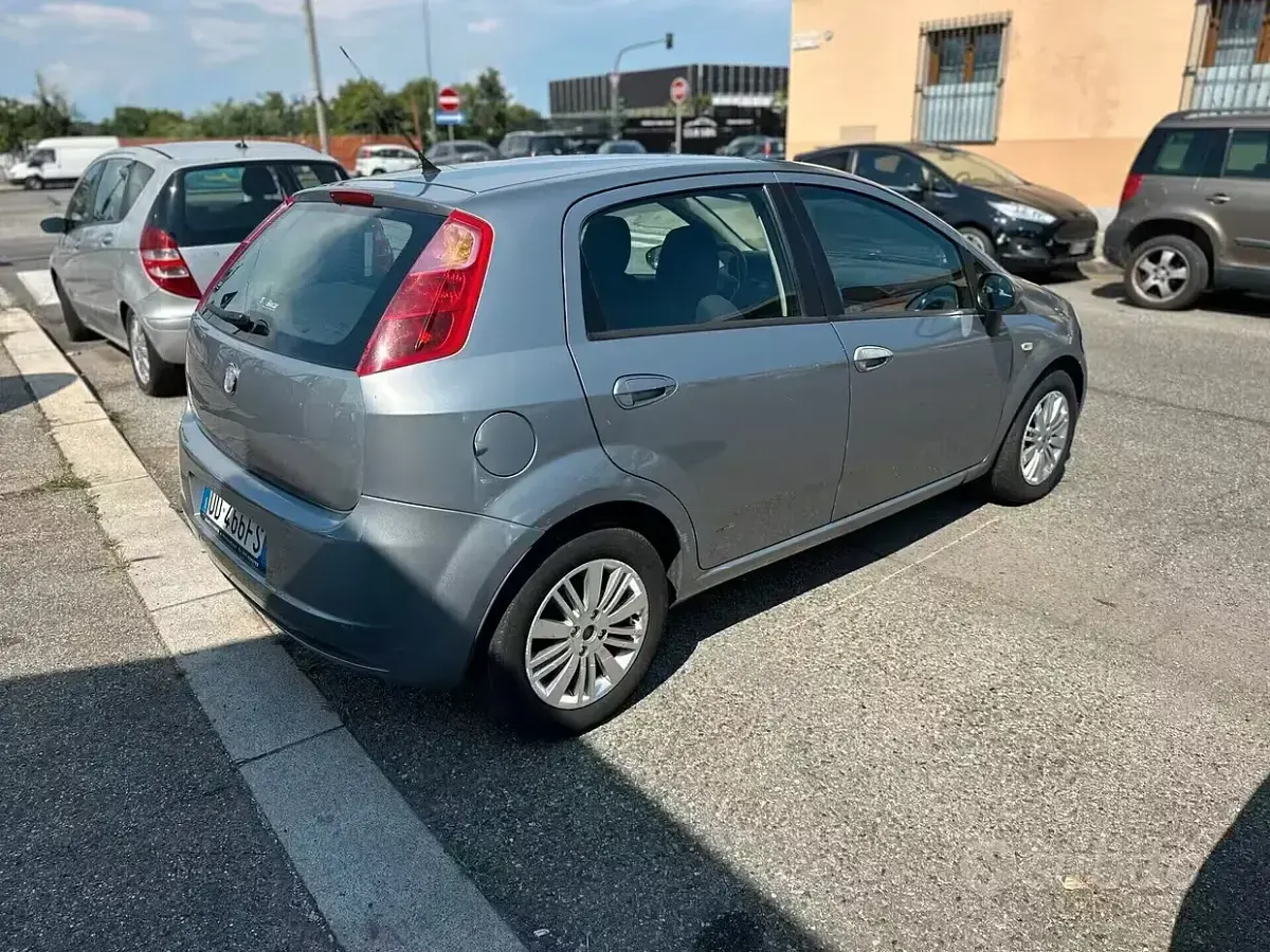 Usata Fiat Grande Punto Emotion 95 CV (69 kW) 2006 Grigio Utilitaria