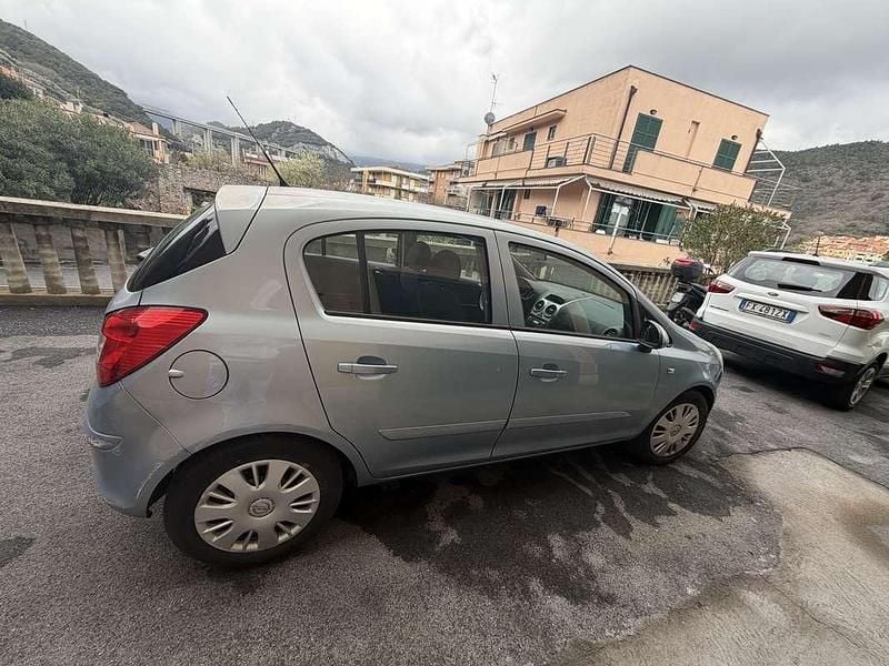 Usata Opel Corsa Cosmo 90 CV (66 kW) 2007 Blu Utilitaria