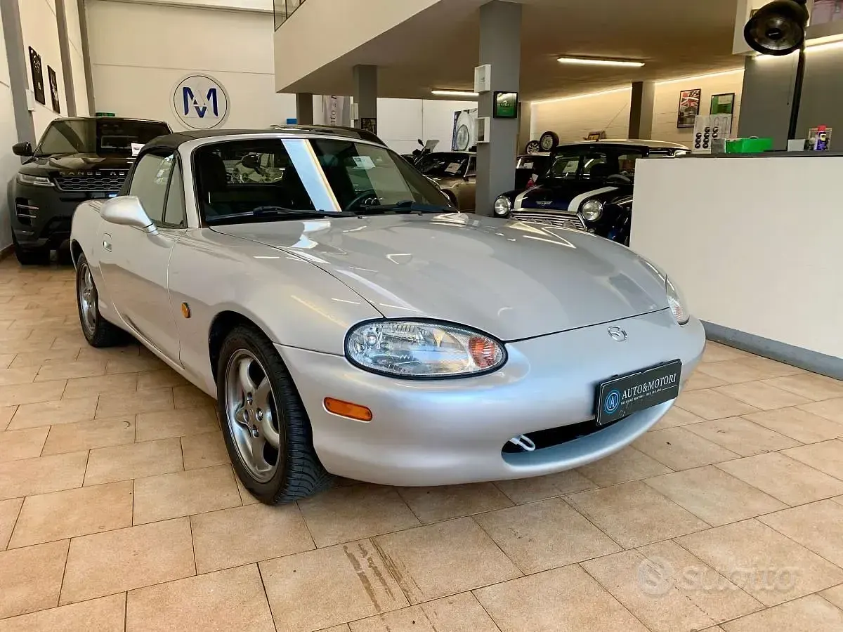 Usata Mazda MX5 110 CV (80 kW) 1999 Argento Cabrio