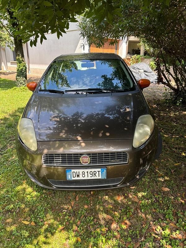 Grigio Usata 2008 Fiat Grande Punto Dynamic Due volumi | 1900 € (Ottimo prezzo) - Immagine 1/4