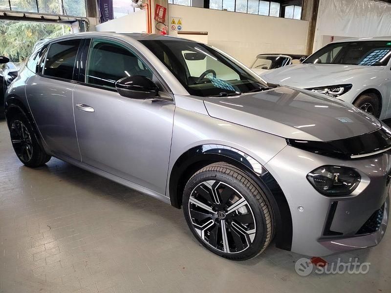 Usata Lancia Ypsilon 101 CV (74 kW) 2025 Grigio Utilitaria