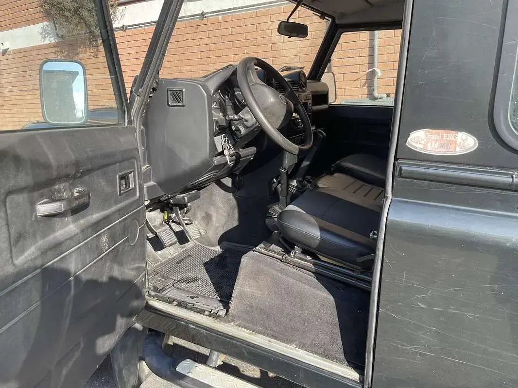 Usata Land Rover Defender 122 CV (89 kW) 2007 Station wagon