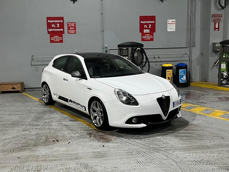 Bianco Usata 2017 Alfa Romeo Giulietta Super Tre volumi | 14.000 € (Buon prezzo) - Immagine 1/4