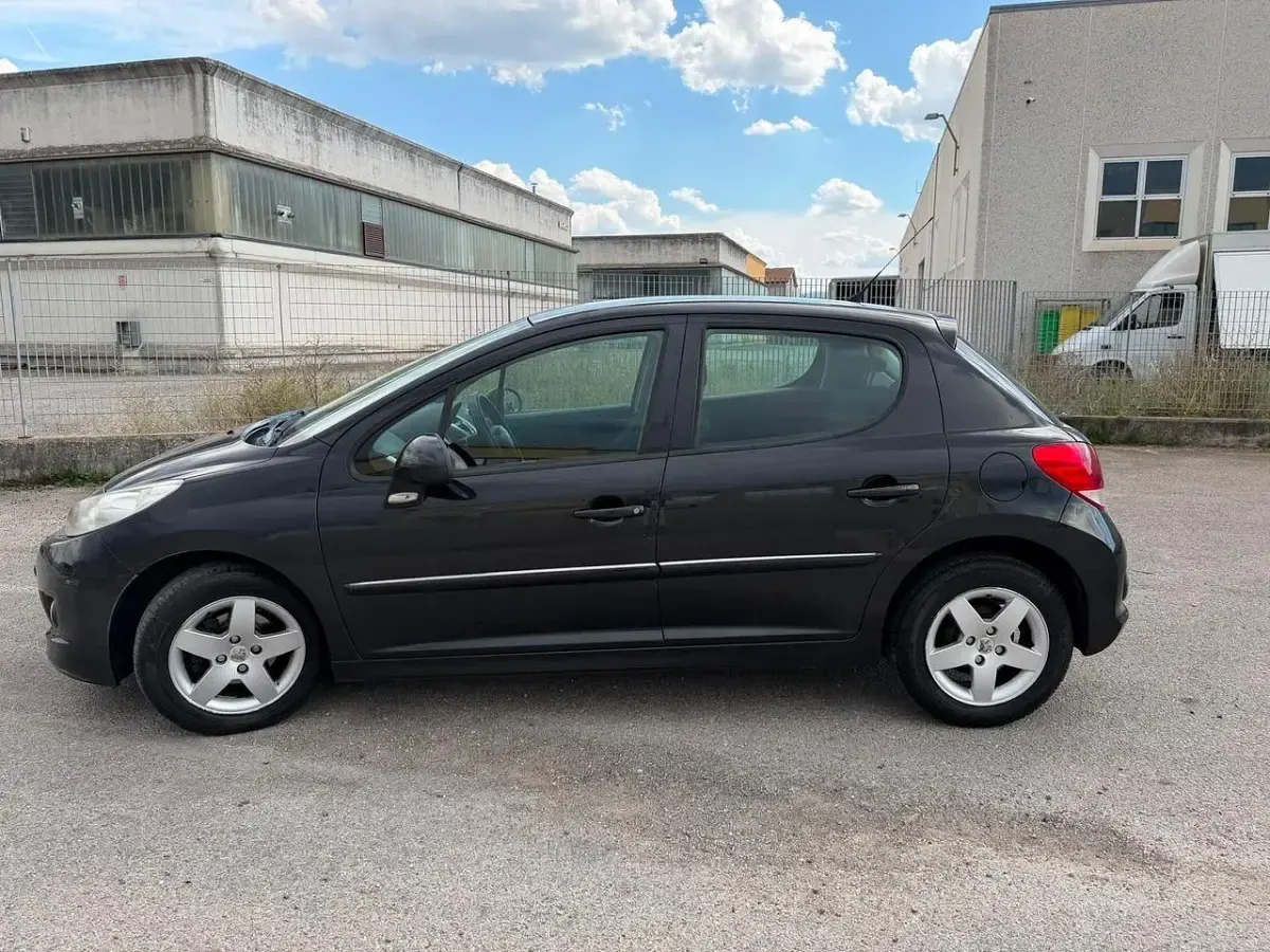 Usata Peugeot 207 67 CV (49 kW) 2011 Nero Berlina