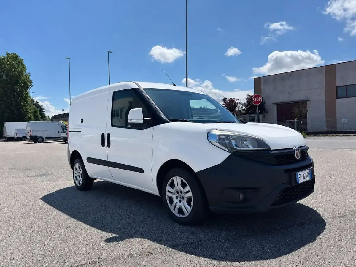 Usata Fiat Doblò 90 CV (66 kW) 2016 Bianco Monovolume