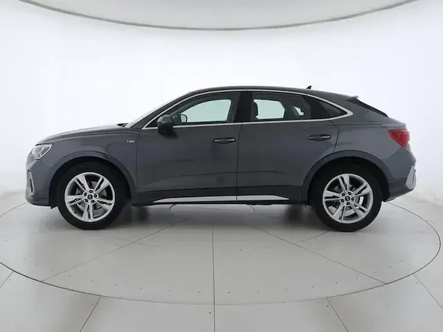Usata Audi Q3 Sportback S-Line 150 CV (110 kW) 2021 Grigio daytona perlato SUV