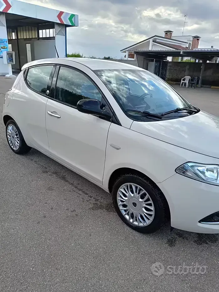 Usata Lancia Ypsilon 69 CV (50 kW) 2016 Utilitaria