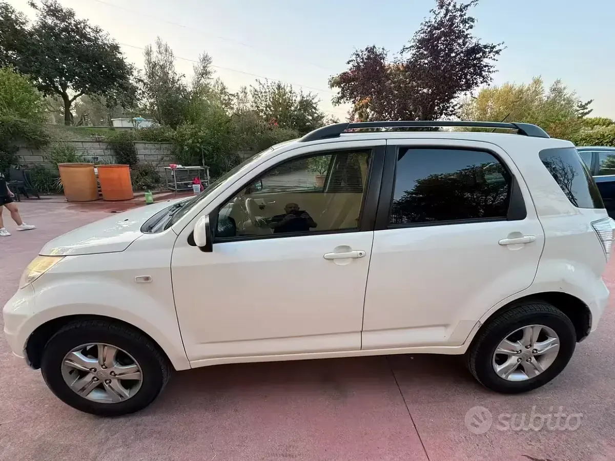 Usata Daihatsu Terios 102 CV (75 kW) 2011 Bianco SUV