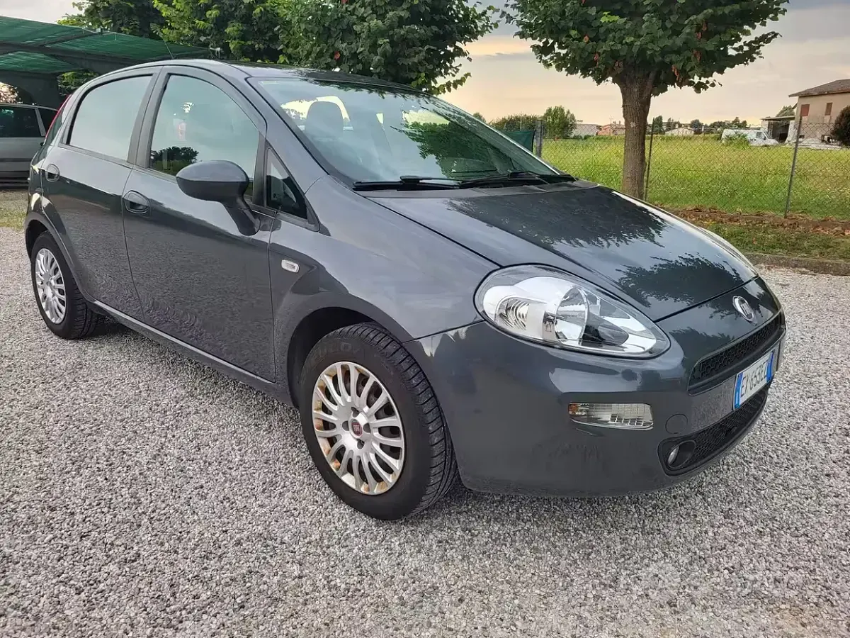 Usata Fiat Punto Street 77 CV (56 kW) 2014 Grigio Utilitaria