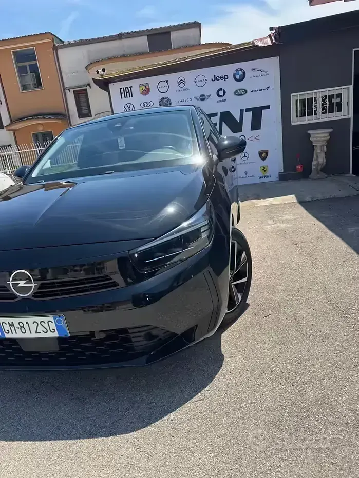 Usata Opel Corsa Elegance 101 CV (74 kW) 2023 Nero Utilitaria