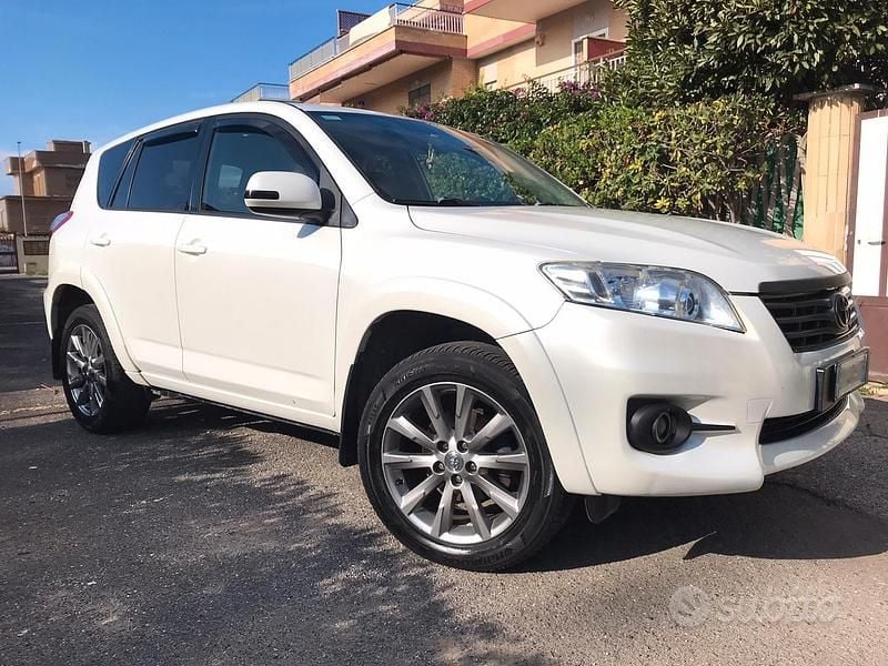 Usata Toyota RAV4 Executive 150 CV (110 kW) 2012 Bianco SUV