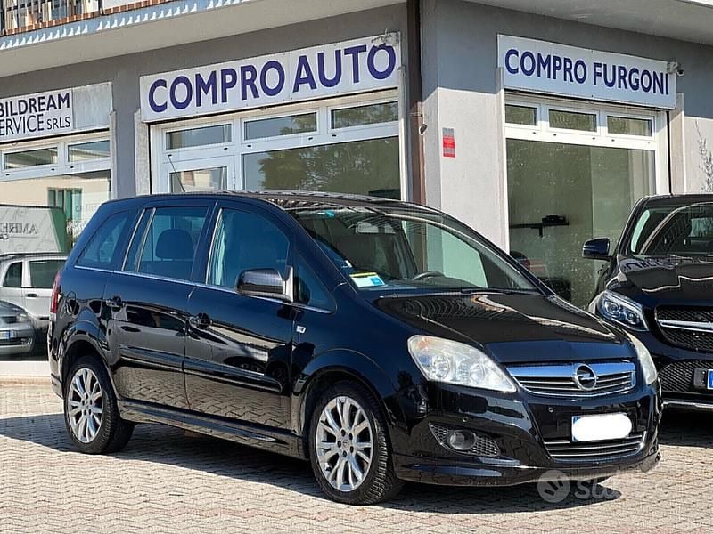 Nero Usata 2009 Opel Zafira Cosmo Monovolume | 3500 € (Buon prezzo) - Immagine 1/4