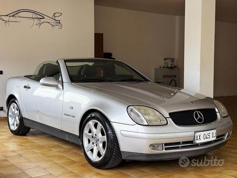 Usata Mercedes SLK200 192 CV (141 kW) 1998 Argento Cabrio