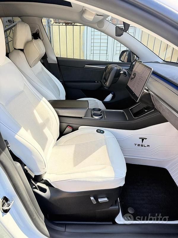 Usata Tesla Model Y Long Range AWD 378 kW (514 CV) 2023 Bianco SUV