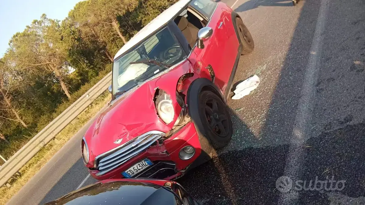 Usata Mini Cooper D 112 CV (82 kW) 2010 Rosso Utilitaria