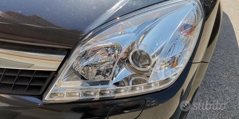 Usata Opel Astra Cabriolet 150 CV (110 kW) 2008 Nero Cabrio