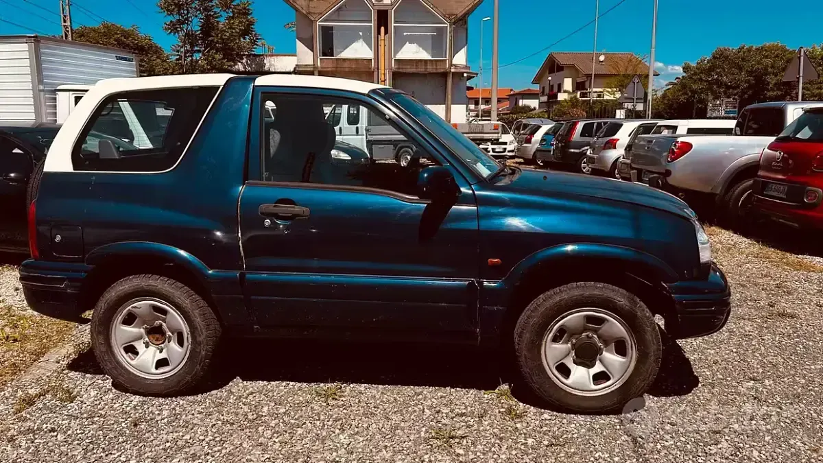 Usata Suzuki Grand Vitara 94 CV (69 kW) 2001 Blu Cabrio