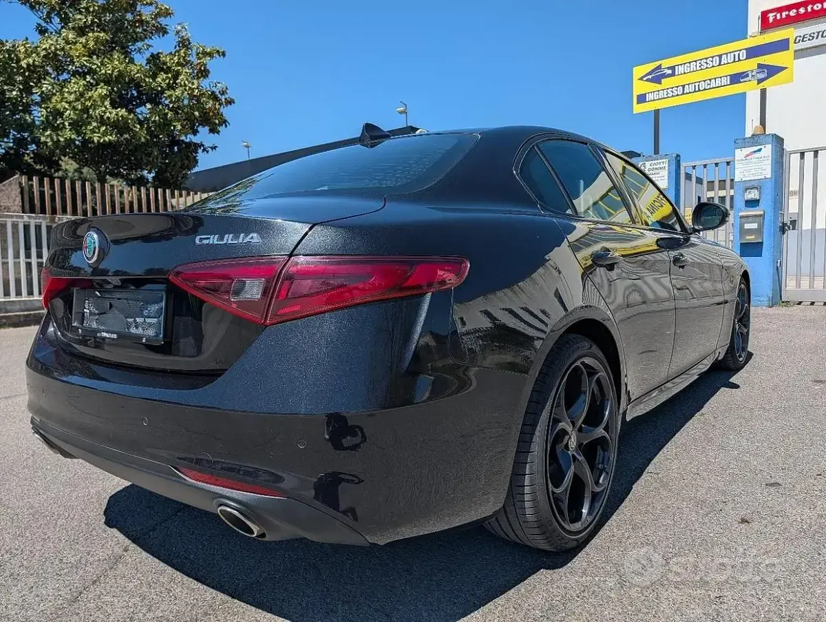 Usata Alfa Romeo Giulia 180 CV (132 kW) 2017 Nero Berlina