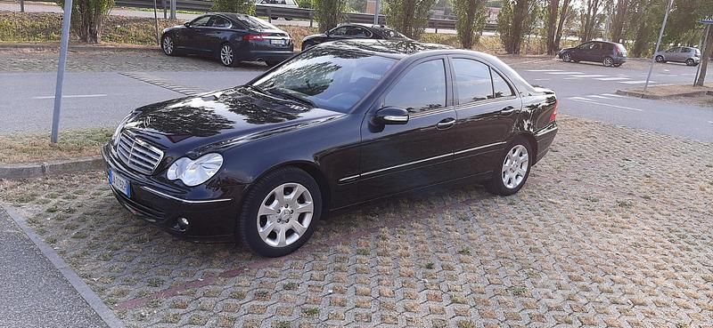 Usata Mercedes C220 150 CV (110 kW) 2006 Nero Berlina