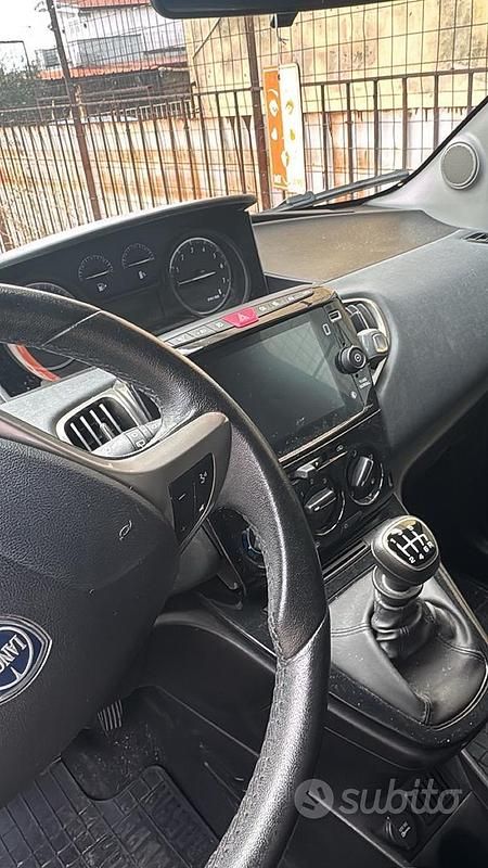 Usata Lancia Ypsilon 69 CV (50 kW) 2022 Blu Utilitaria