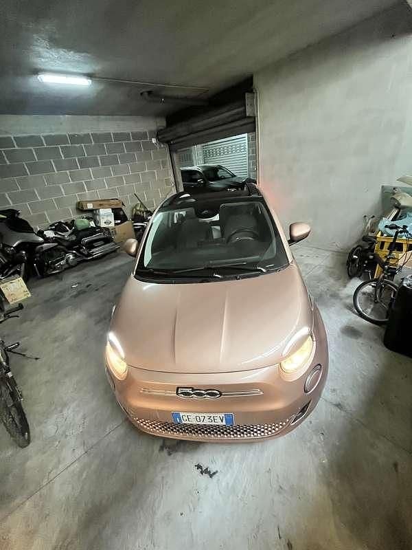 Usata Fiat 500e Passion 42 kW (58 CV) 2021 Cabrio
