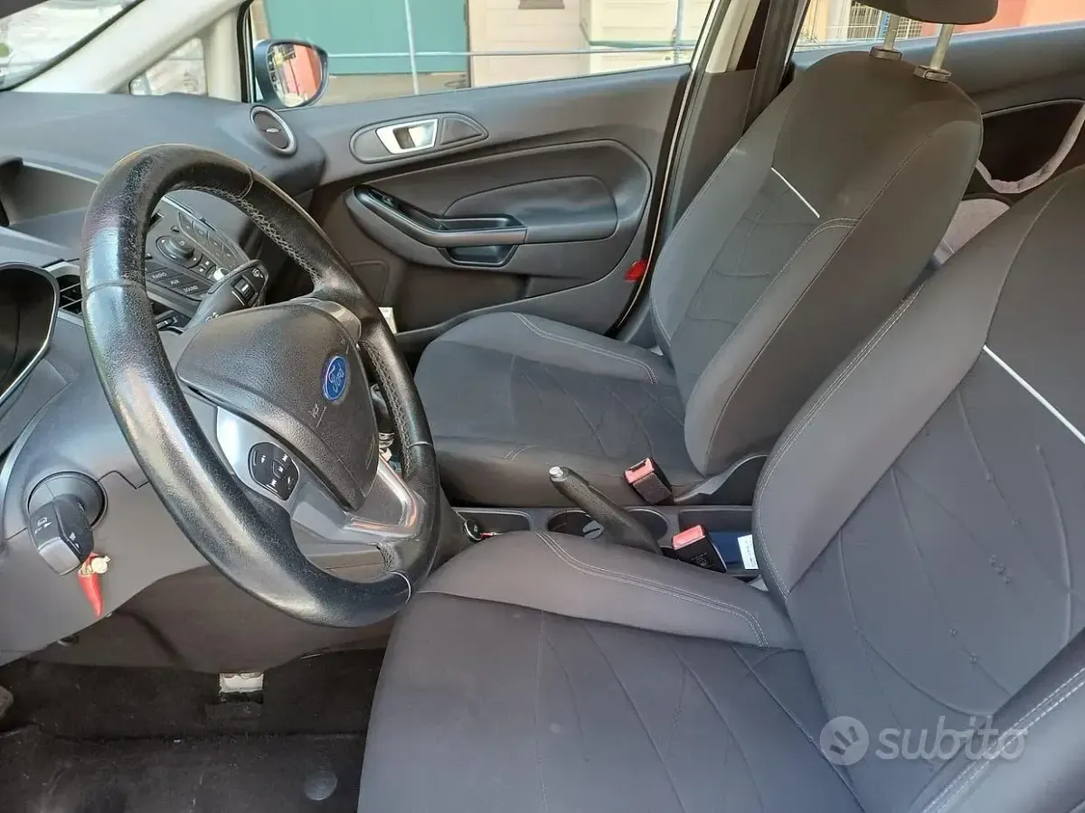 Usata Ford Fiesta 75 CV (55 kW) 2013 Berlina