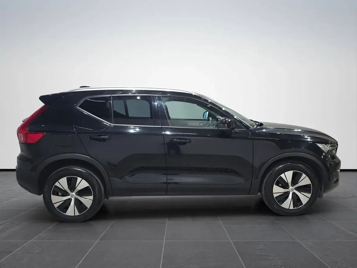 Usata Volvo XC40 Momentum 129 CV (94 kW) 2021 Nero SUV