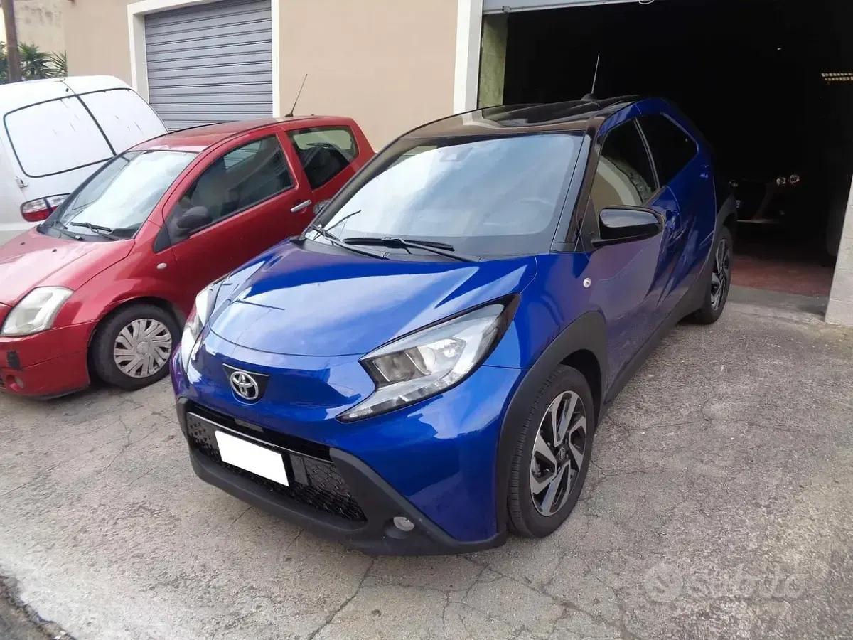Usata Toyota Aygo X Trend 72 CV (52 kW) 2023 Blu SUV