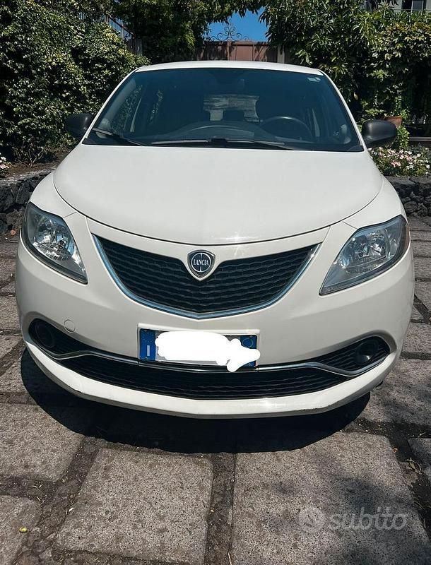Usata Lancia Ypsilon 2016 Bianco Utilitaria
