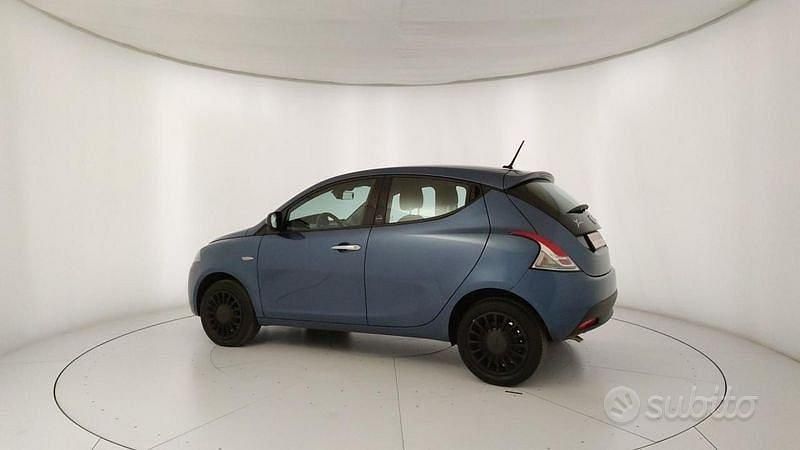 Usata Lancia Ypsilon Gold 69 CV (50 kW) 2021 Blu Utilitaria