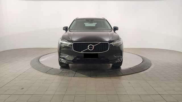 Usata Volvo XC60 Momentum 197 CV (144 kW) 2021 Colore: onyx black metallizzato SUV