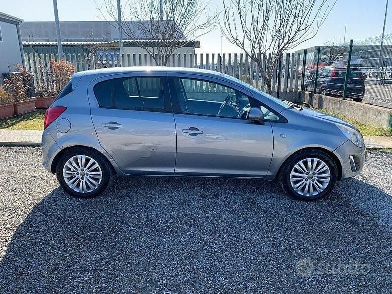Usata Opel Corsa Club 86 CV (63 kW) 2011 Grigio Utilitaria