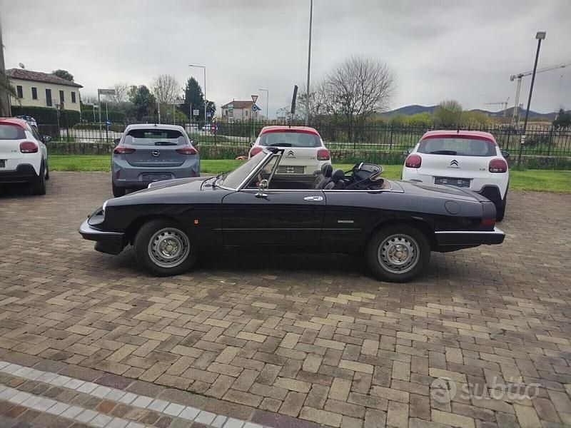 Usata Alfa Romeo Spider 130 CV (95 kW) 1985 Nero Cabrio