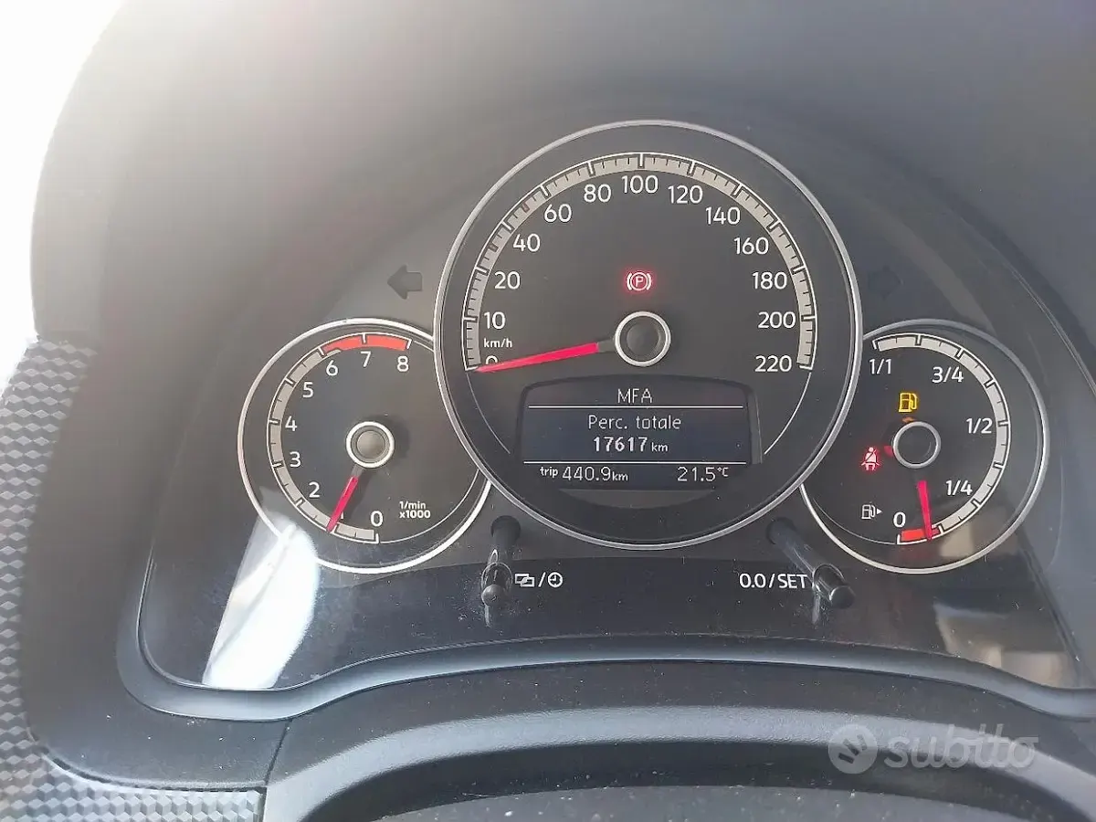 Usata VW up! 60 CV (44 kW) 2024 Grigio Utilitaria
