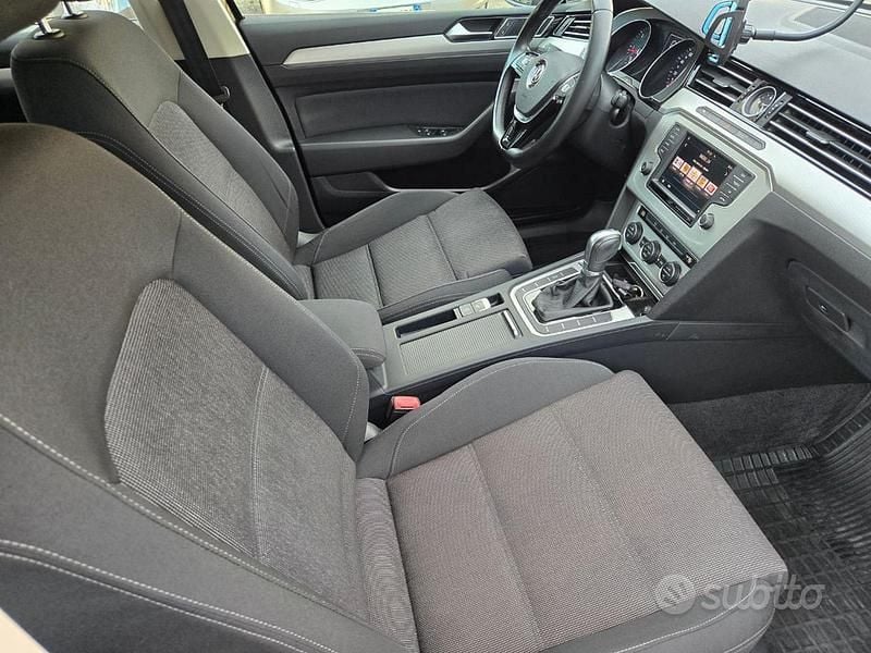 Usata VW Passat Executive 150 CV (110 kW) 2017 Nero Station wagon