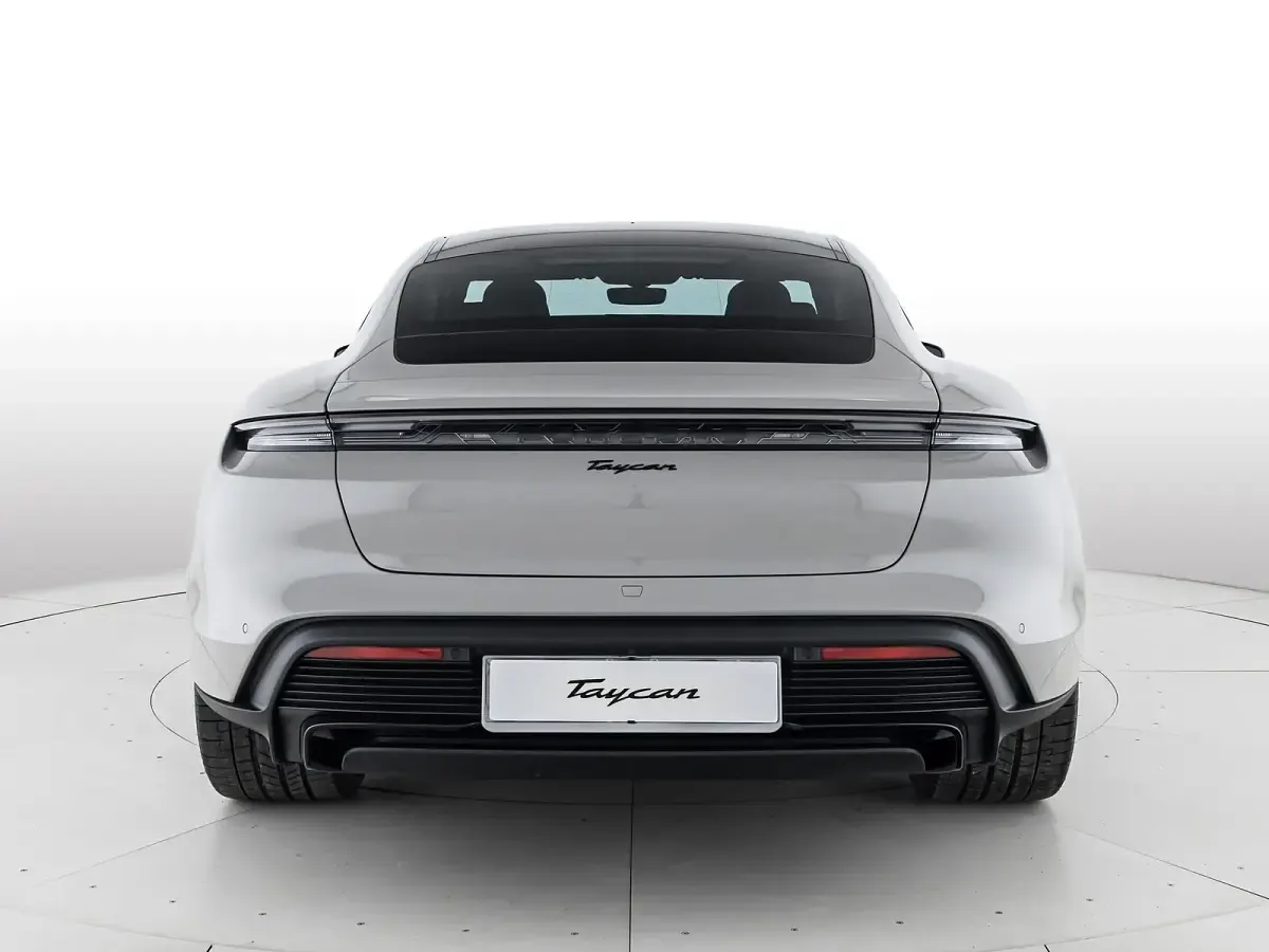 Nuova Porsche Taycan Black Edition 2026 Berlina