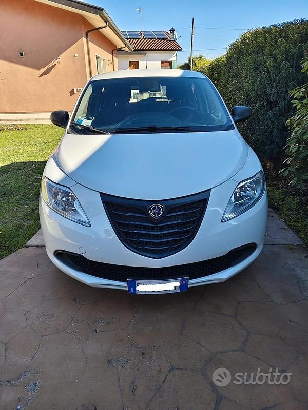 Usata Lancia Ypsilon 2015 Bianco Utilitaria