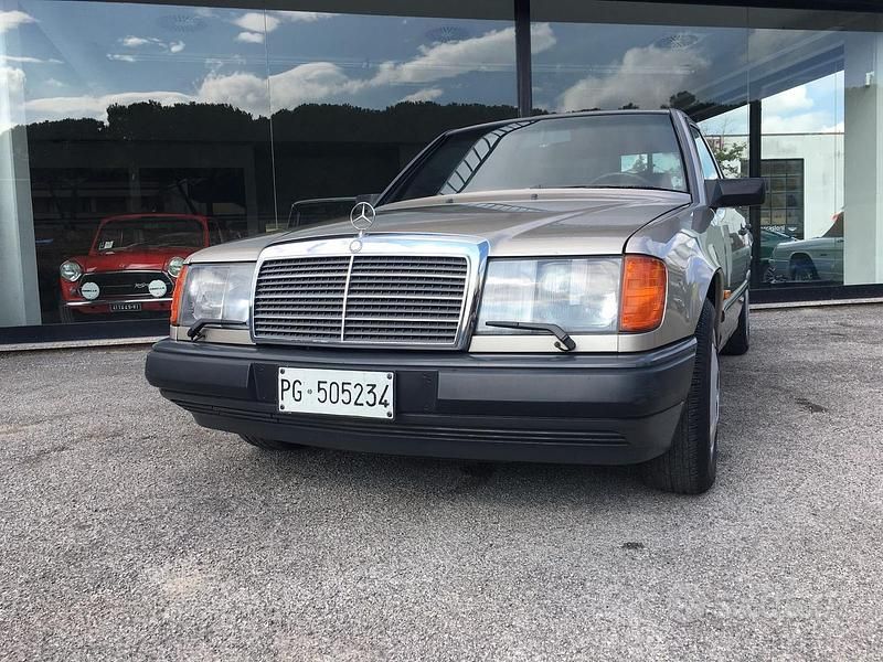 Usata 1985 Mercedes 300 Tre volumi | 7000 € - Immagine 1/3