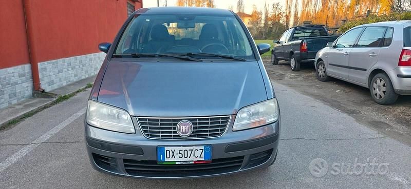 Grigio Usata 2009 Fiat Idea Monovolume | 3250 € (Buon prezzo) - Immagine 1/4