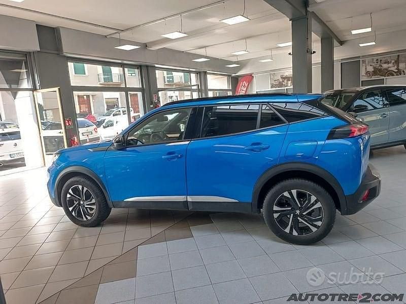 Usata Peugeot 2008 Allure 131 CV (96 kW) 2023 Blu SUV
