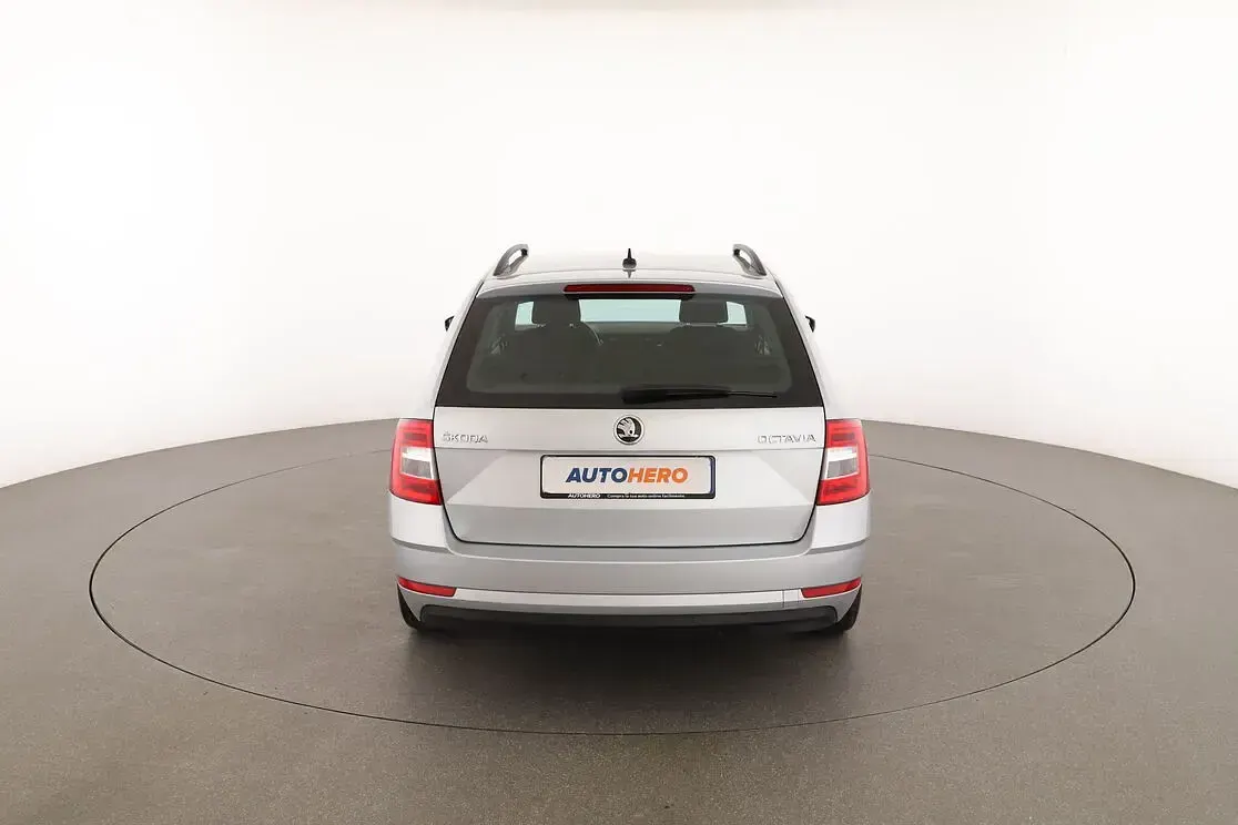 Usata Skoda Octavia Executive 150 CV (110 kW) 2020 Argento Berlina