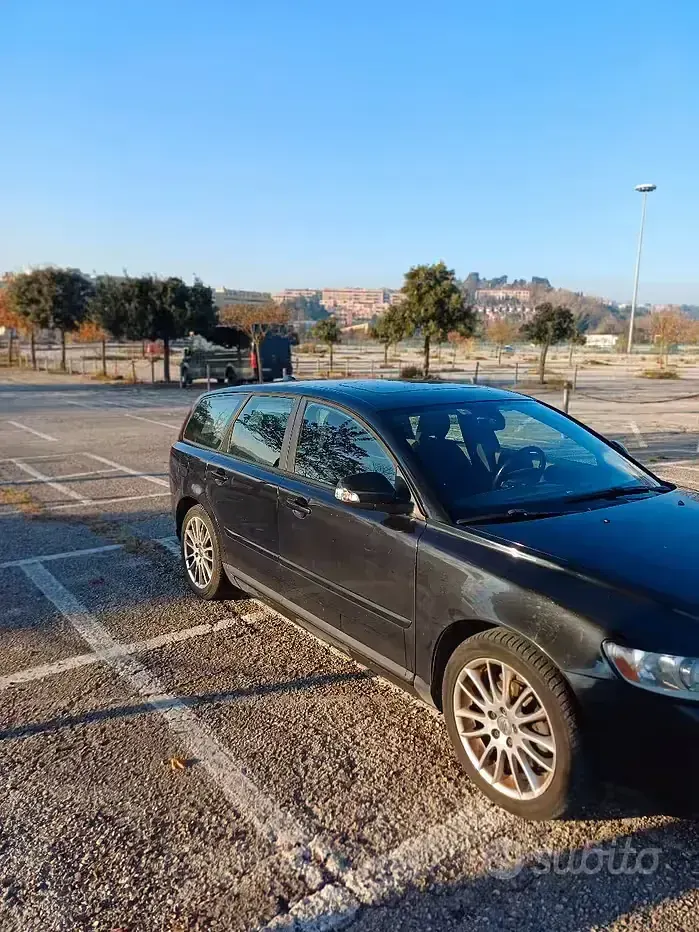 Usata Volvo V50 109 CV (80 kW) 2010 Nero Station wagon