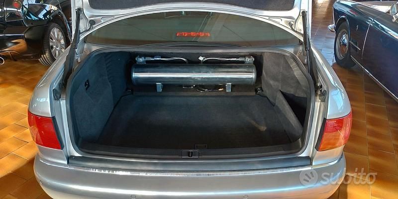 Usata Audi A8 Sport 180 CV (132 kW) 2000 Grigio Berlina