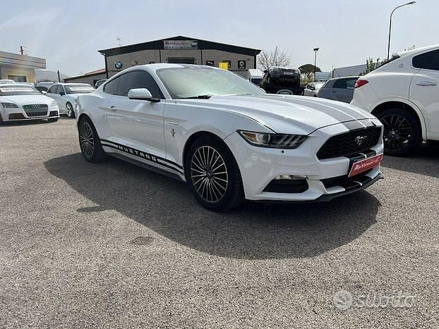 Usata Ford Mustang 370 CV (272 kW) 2016 Bianco Coupé