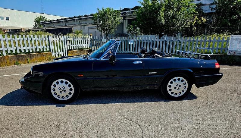 Usata Alfa Romeo Spider 122 CV (89 kW) 1993 Nero Cabrio
